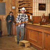 Guy in plaid holding riffle, Arizona